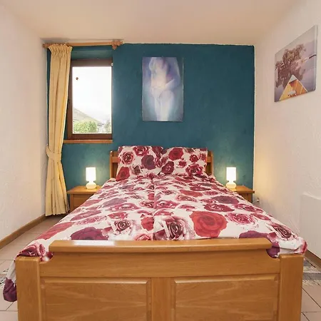 Holiday La Chaumiere 06 *